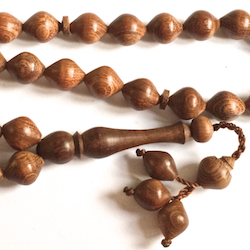 Rose Wood Islamic Prayer Beads Tasbih 33 Shiny ID # 6586 - Click Image to Close